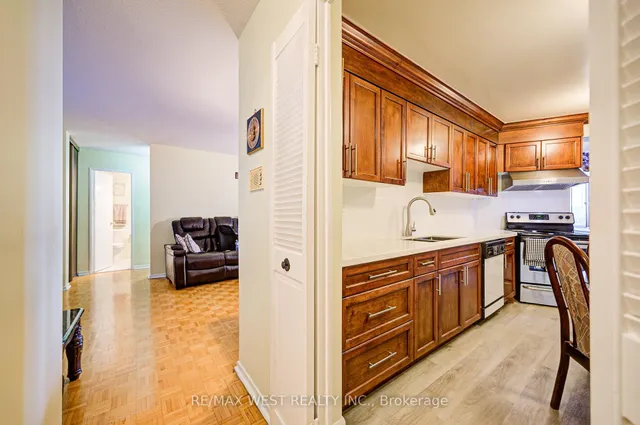 Additional image 18 of 150 Neptune Dr Unit 906