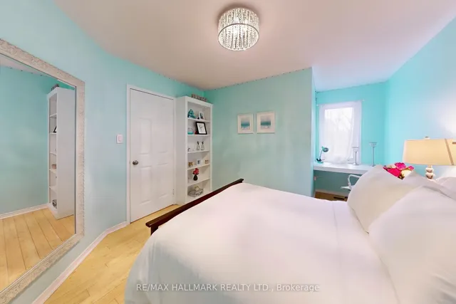 Additional image 29 of 99 Crossovers St