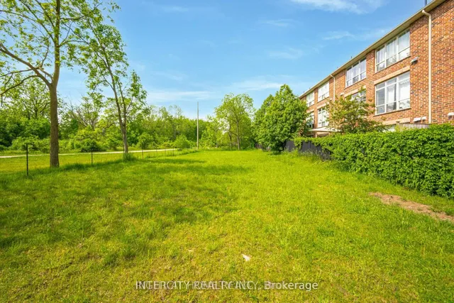 Additional image 36 of 231 Lawrence Ave