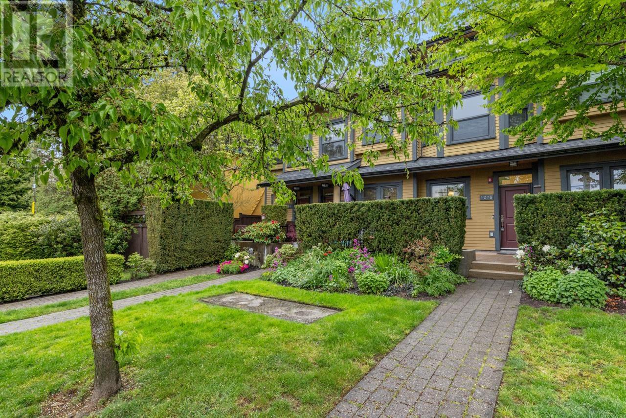 1278 SALSBURY DRIVE|Vancouver, British Columbia V5L0B2