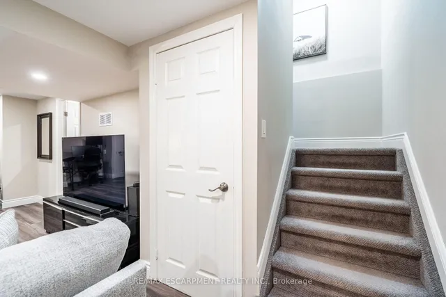 Additional image 36 of 2399 MALCOLM Cres