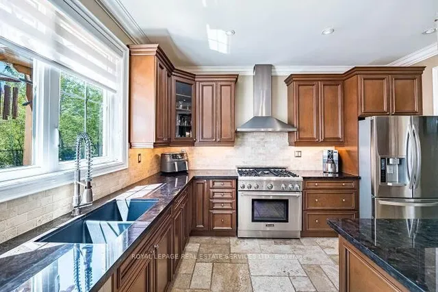 Additional image 10 of 417 Gooch Cres
