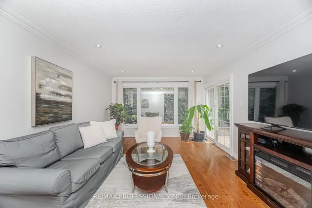 Additional image 13 of 52 Lorraine Cres