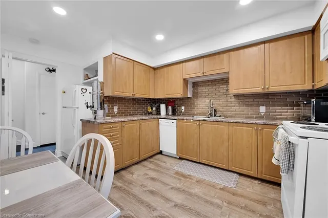 Additional image 34 of 31 Centennial Pky