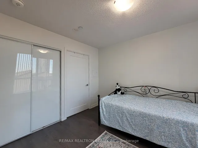 Additional image 9 of 275 Village Green Sq Unit 325