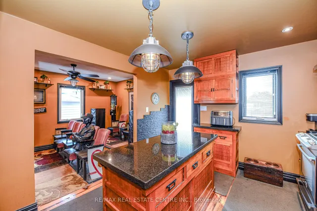 Additional image 16 of 14 Royce Ave