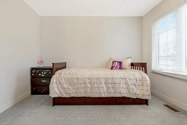 Additional image 21 of 13 Robarts Dr