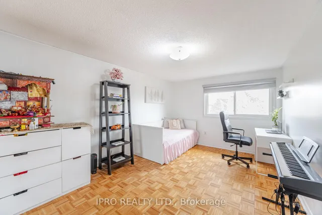 Additional image 24 of 738 Greycedar Cres