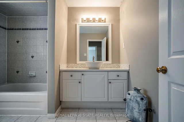 Additional image 33 of 19 Claudette Gate