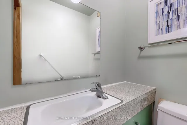 Additional image 20 of 4 Amulet St