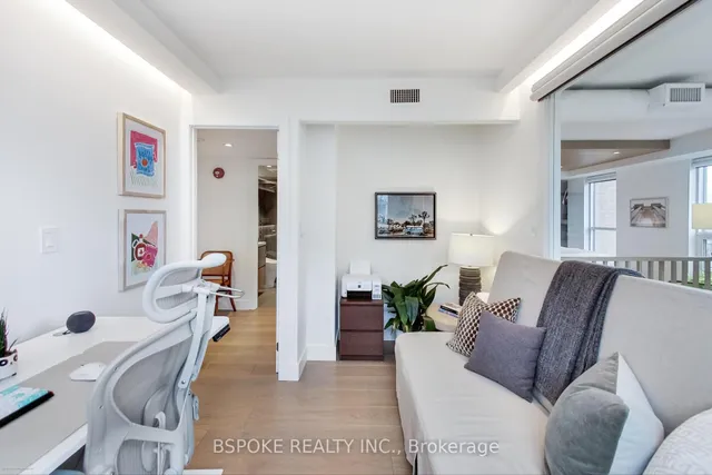 Additional image 20 of 800 King St Unit 804