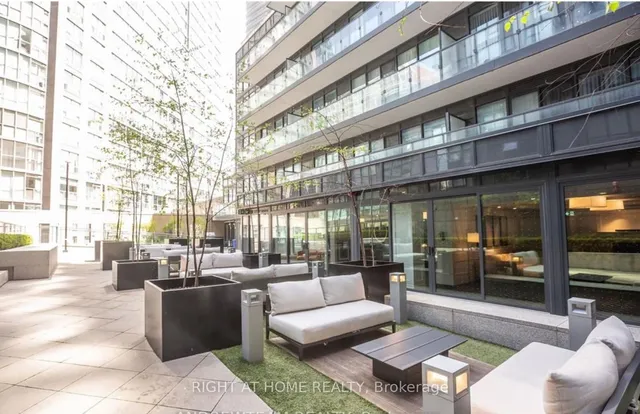 Additional image 21 of 955 Bay St Unit 2702