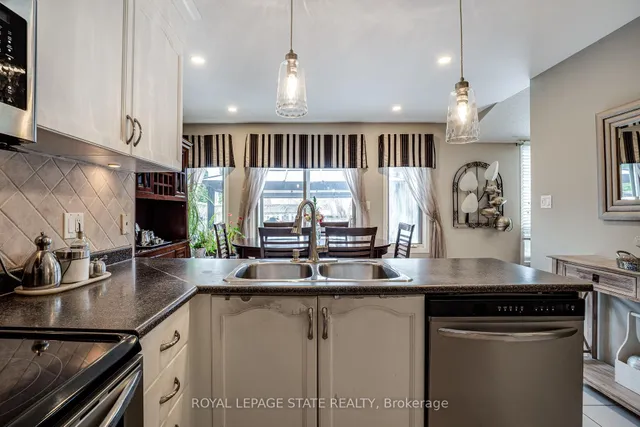 Additional image 12 of 19 Claudette Gate