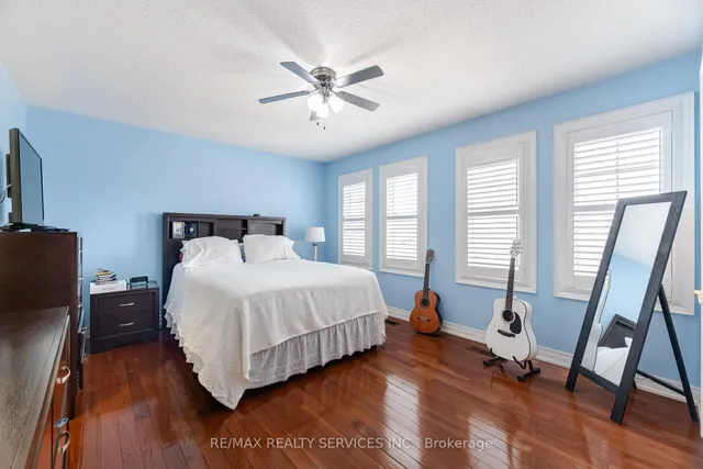 Additional image 24 of 18 Armani Lane