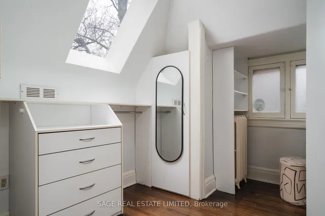 Additional image 38 of 57 Castle Frank Rd