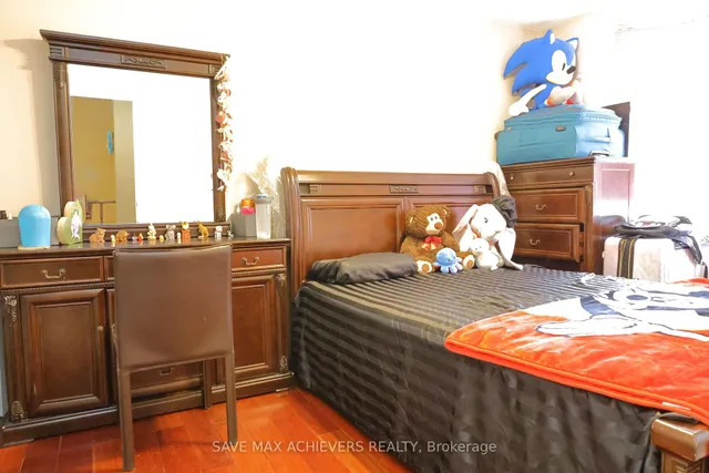 Additional image 23 of 1820 Dundas St