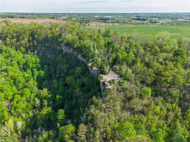 Additional image 39 of 397 King St Unit 213