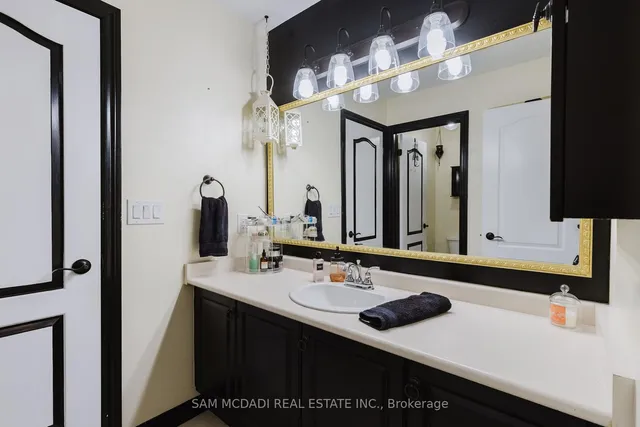 Additional image 27 of 700 Serafini Cres