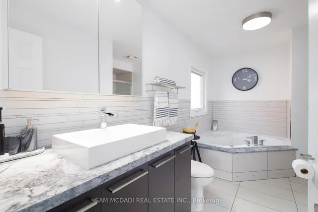 Additional image 16 of 1555 Sir Monty's Dr