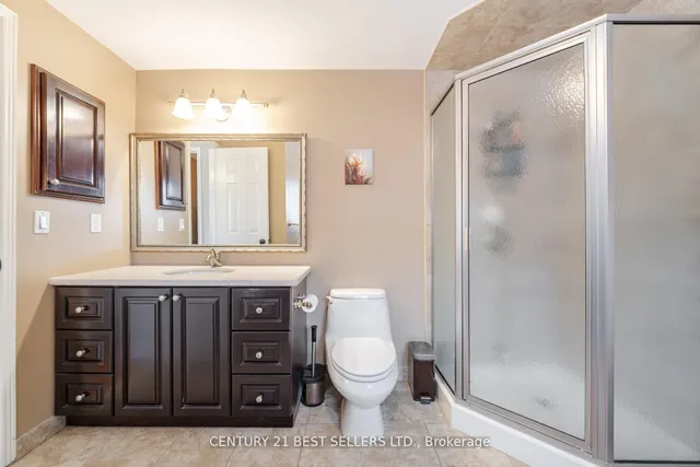 Additional image 29 of 657 Savoy Cres