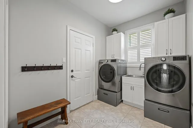 Additional image 23 of 533 Falconridge Cres