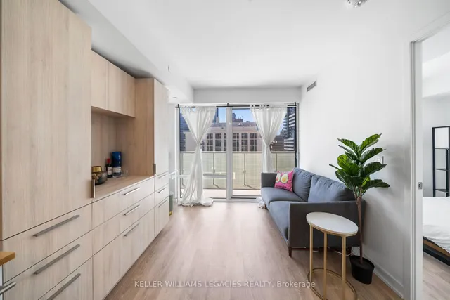 Additional image 10 of 501 Yonge St Unit 1211