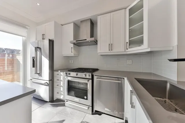 Additional image 21 of 2160 Trafalgar Rd Unit 10