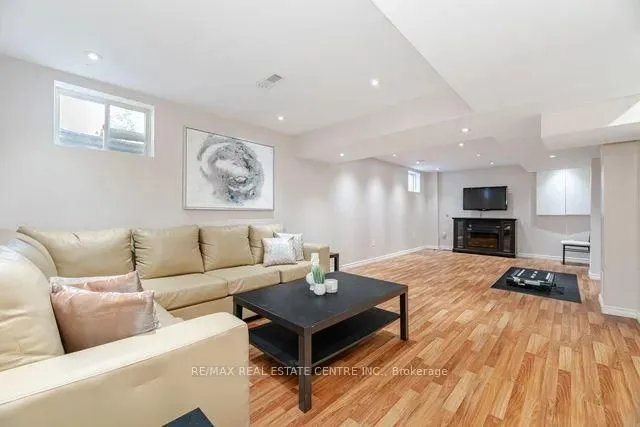 Additional image 33 of 643 Hamilton Cres