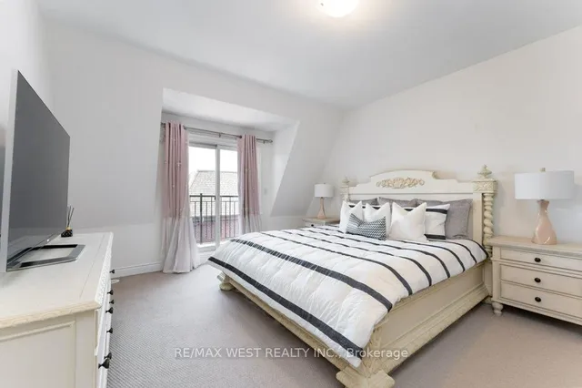 Additional image 27 of 2172 Trafalgar Rd Unit 19