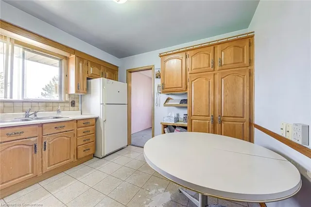 Additional image 28 of 1515 Burloak Dr