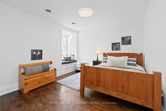 Additional image 31 of 33 Queen Marys Dr