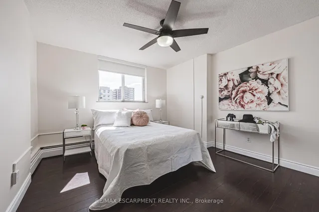 Additional image 13 of 975 WARWICK Crt Unit 706