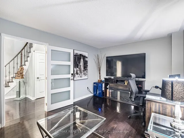 Additional image 20 of 4 Lord Simcoe Dr