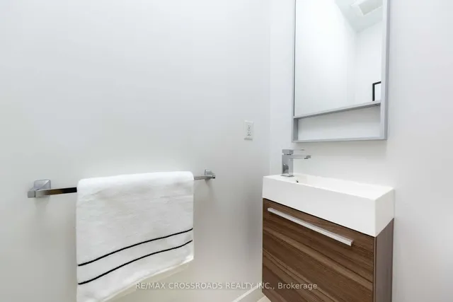 Additional image 27 of 536A Eglinton Ave