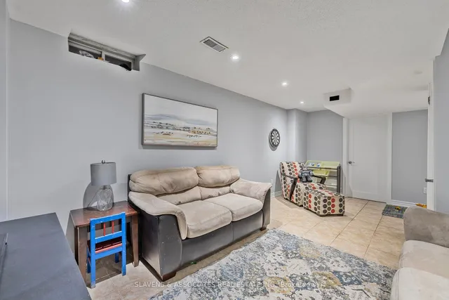 Additional image 30 of 30 Charleswood Circ