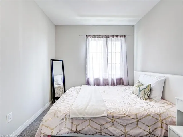 Additional image 39 of 224 Thomas Slee Dr