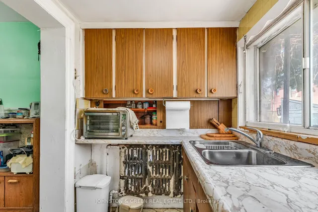 Additional image 16 of 416 Mortimer Ave