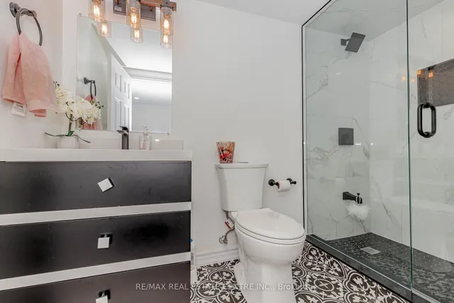Additional image 37 of 340 Shady Glen Cres