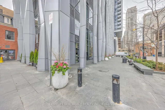 Additional image 11 of 1 Yorkville Ave Unit 1212