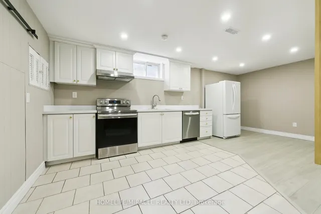 Additional image 42 of 1612 Wavell Cres