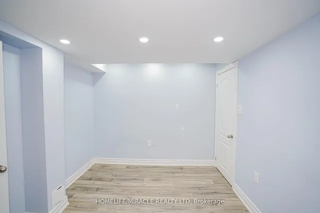 Additional image 34 of 23 Hollowgrove Blvd