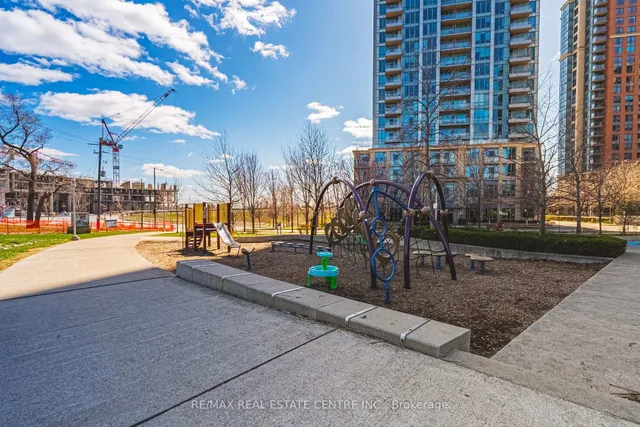 5229 Dundas St Unit 1811