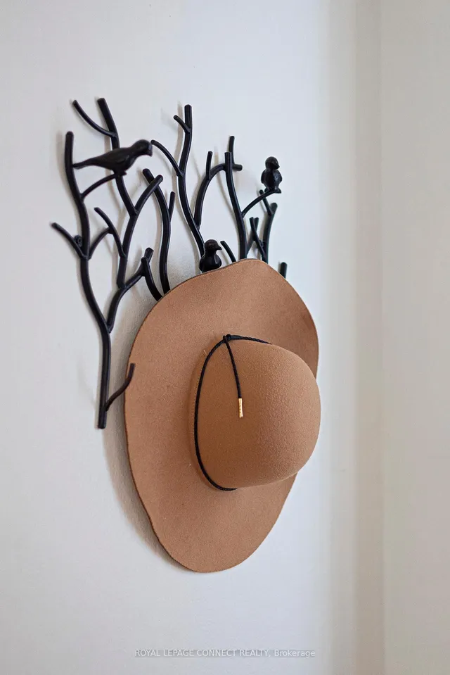 Additional image 41 of 379 Quebec Ave