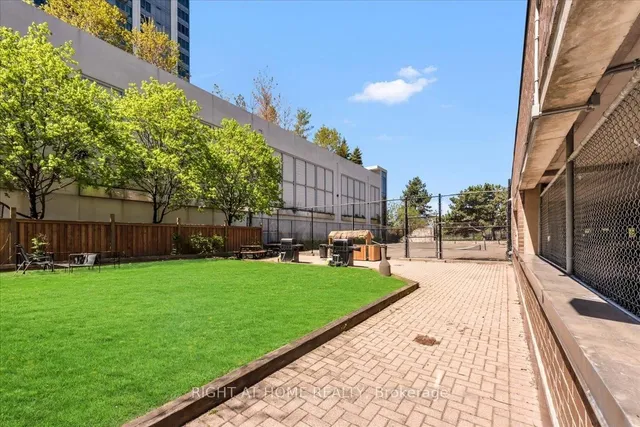 Additional image 33 of 4 Lisa St Unit 412