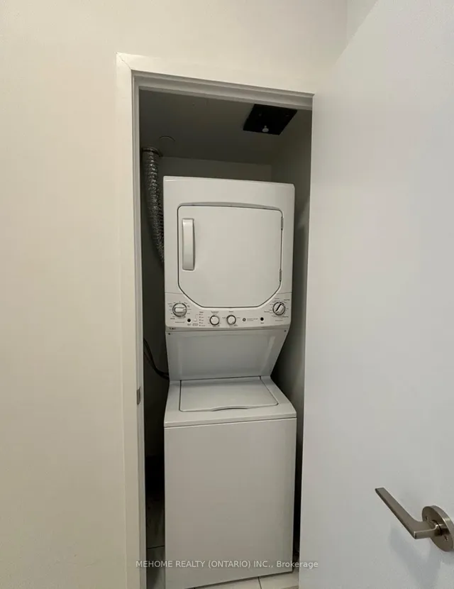 Additional image 13 of 39 Roehampton Ave Unit 2101