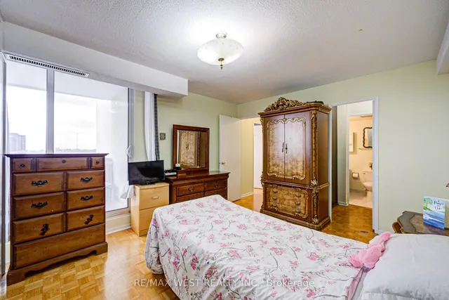 Additional image 29 of 150 Neptune Dr Unit 906