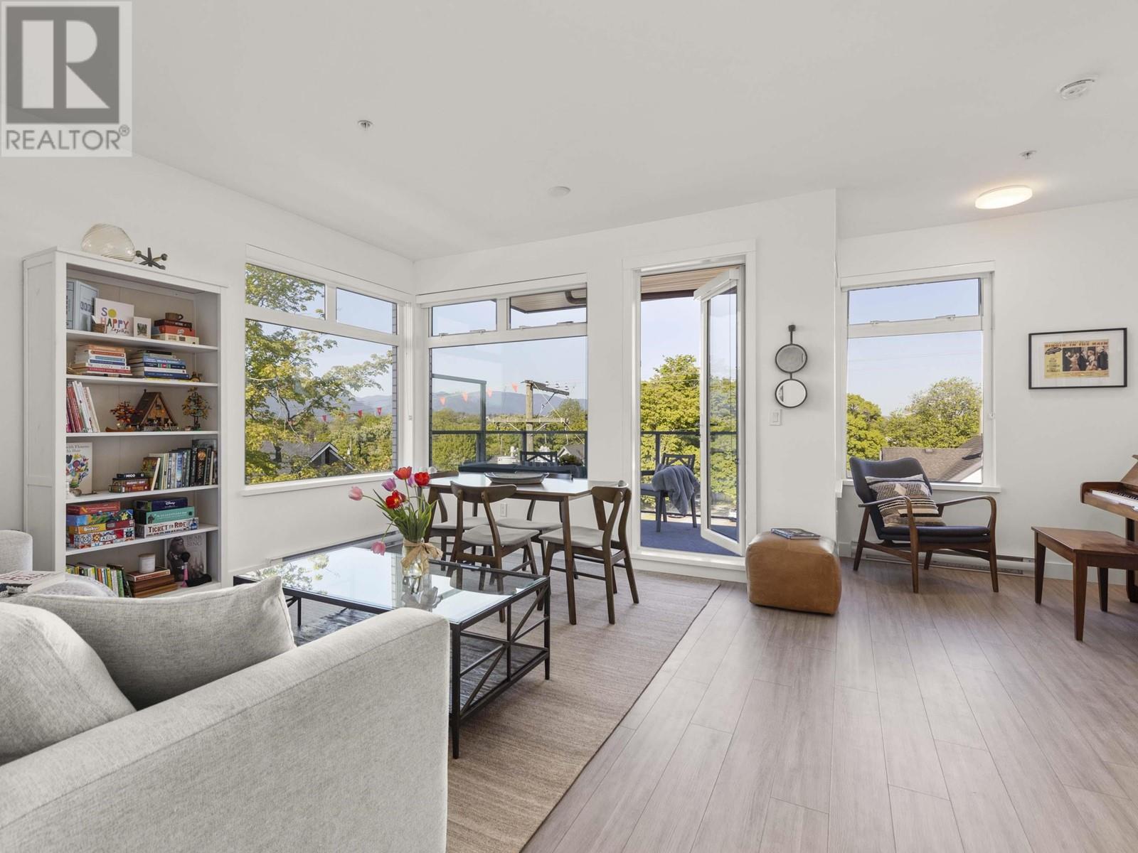 313 2408 GRANT STREET|Vancouver, British Columbia V5K3G4