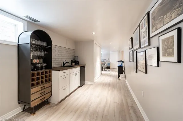 Additional image 25 of 105 Tragina Ave