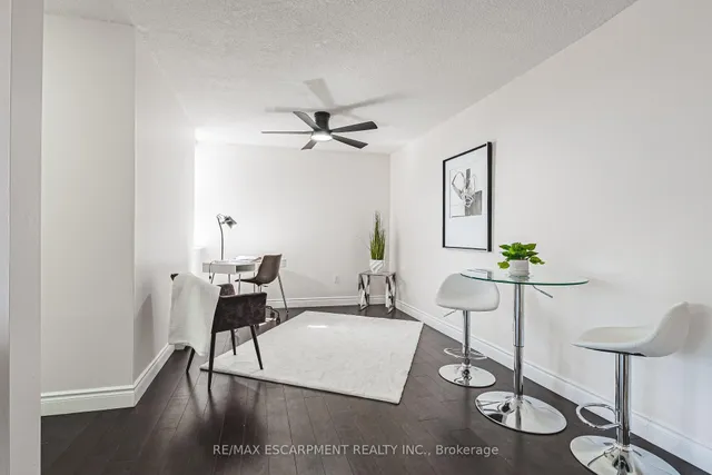 Additional image 9 of 975 WARWICK Crt Unit 706