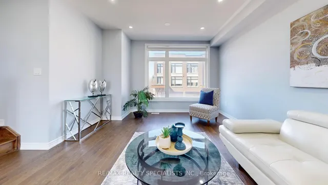 Additional image 5 of 6 QUEENPOST Dr